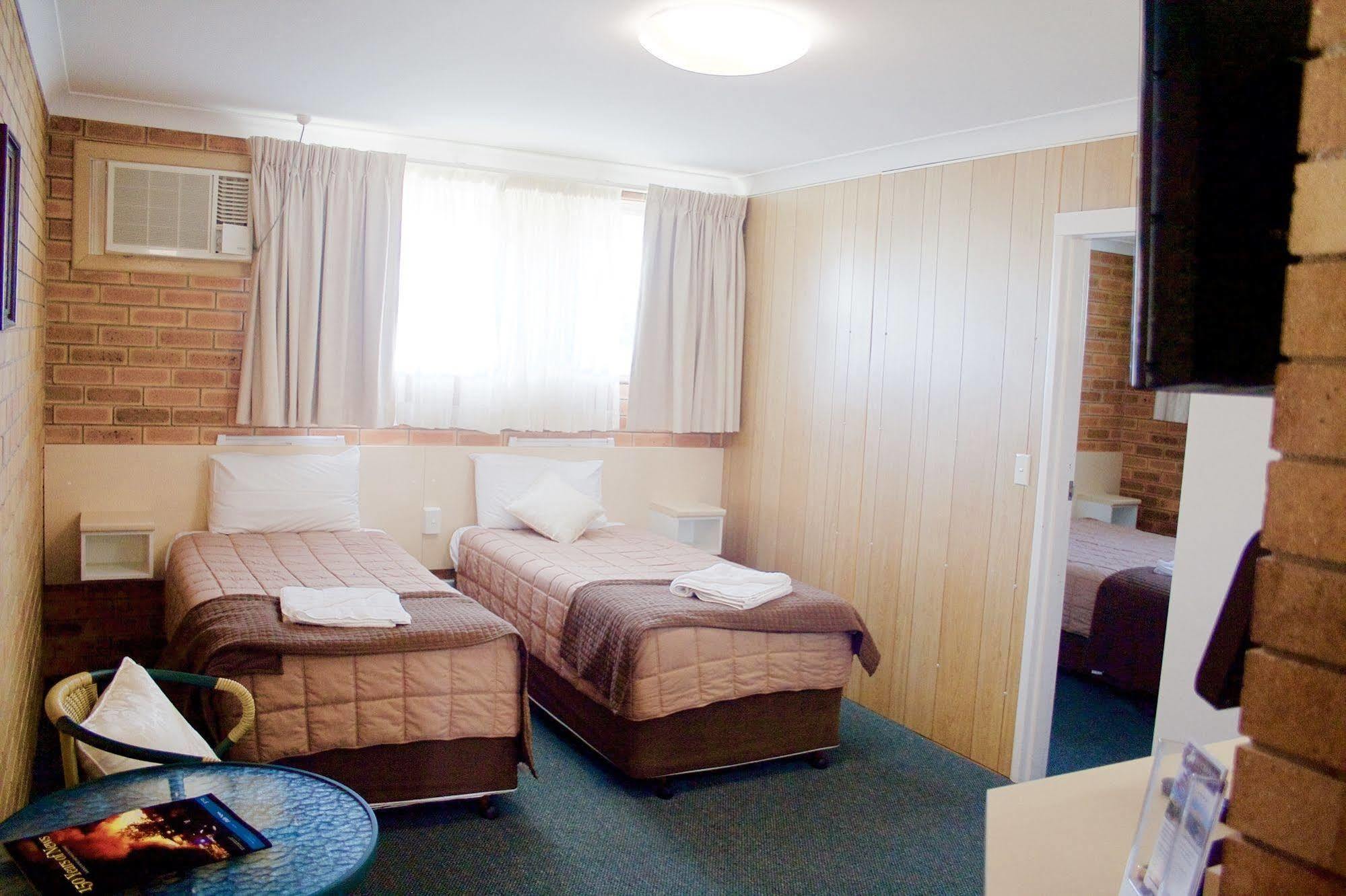 Buckaroo Motor Inn Warwick Exteriör bild